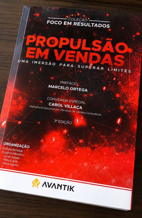 Capa do livro Propulsão em Vendas, com capítulo de Carol Villaça