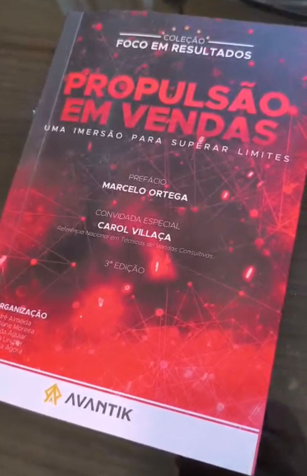 Livro Propulsão em Vendas - Coautora Carol Villaça